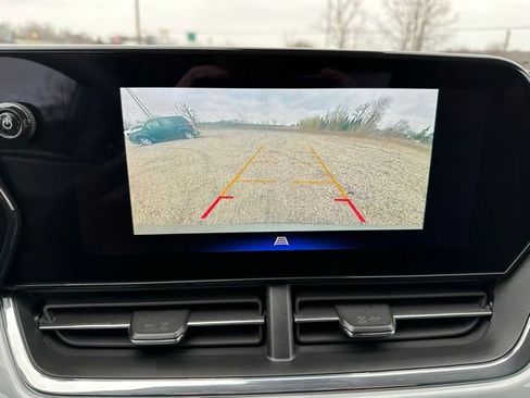 Used 2025 Chevrolet Trax LT FWD image 26