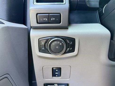 Used 2017 Ford F250 XLT w/ XLT Premium Package AWD/4WD image 22