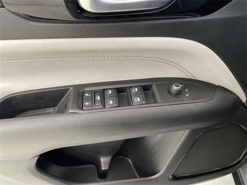 Used 2022 Jeep Compass Limited image 21