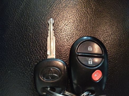 Used 2013 Toyota Tundra Double Cab 6.5 ft image 32