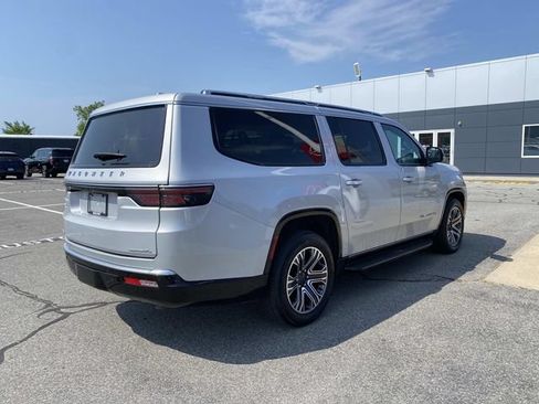 Used 2023 Jeep Wagoneer L Series II AWD/4WD image 6