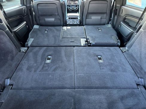 Used 2019 Land Rover Discovery HSE image 16
