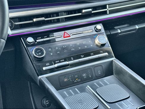 Used 2024 Hyundai Santa Fe Limited image 17