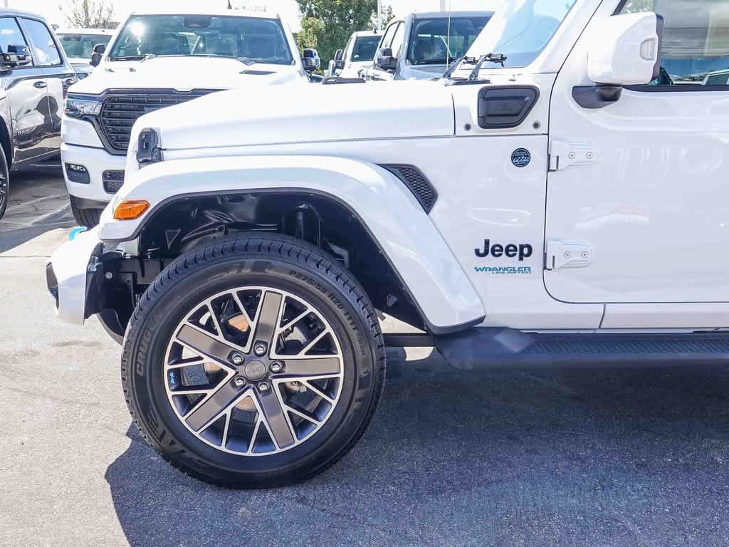 Used 2022 Jeep Wrangler Unlimited Sahara AWD/4WD image 9