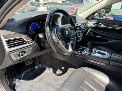 Used 2018 BMW 740i image 17