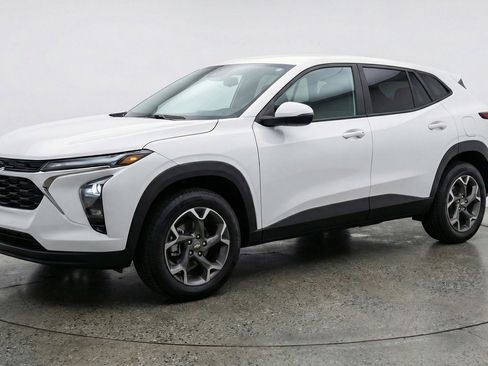 Used 2025 Chevrolet Trax LT w/ LT Convenience Package image 3