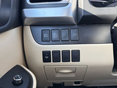 Used 2019 Toyota Highlander XLE image 24