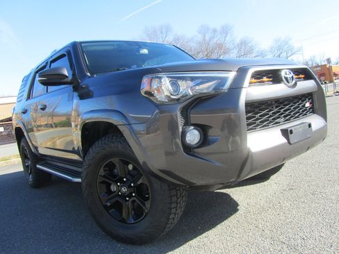 Used 2015 Toyota 4Runner SR5 Premium image 2
