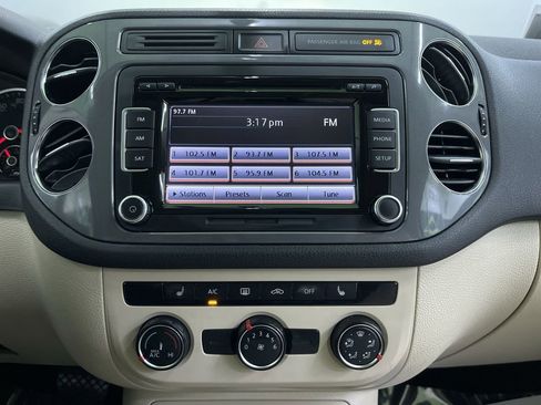 Used 2014 Volkswagen Tiguan SE image 22