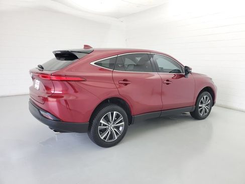 Used 2024 Toyota Venza LE AWD/4WD image 5