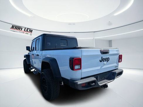 Used 2021 Jeep Gladiator Sport image 3