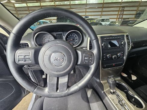 Used 2013 Jeep Grand Cherokee Laredo AWD/4WD image 14