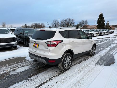 Used 2018 Ford Escape Titanium image 2