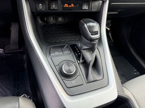 Used 2023 Toyota RAV4 XLE Premium image 28