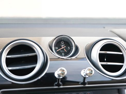 Used 2018 Bentley Bentayga image 47