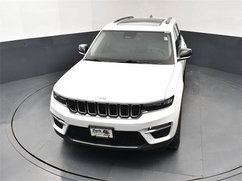 Used 2022 Jeep Grand Cherokee Limited image 14