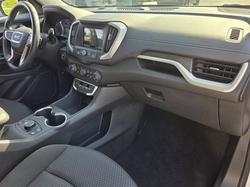 Certified 2024 GMC Terrain SLE w/ Driver Convenience Package FWD image 17