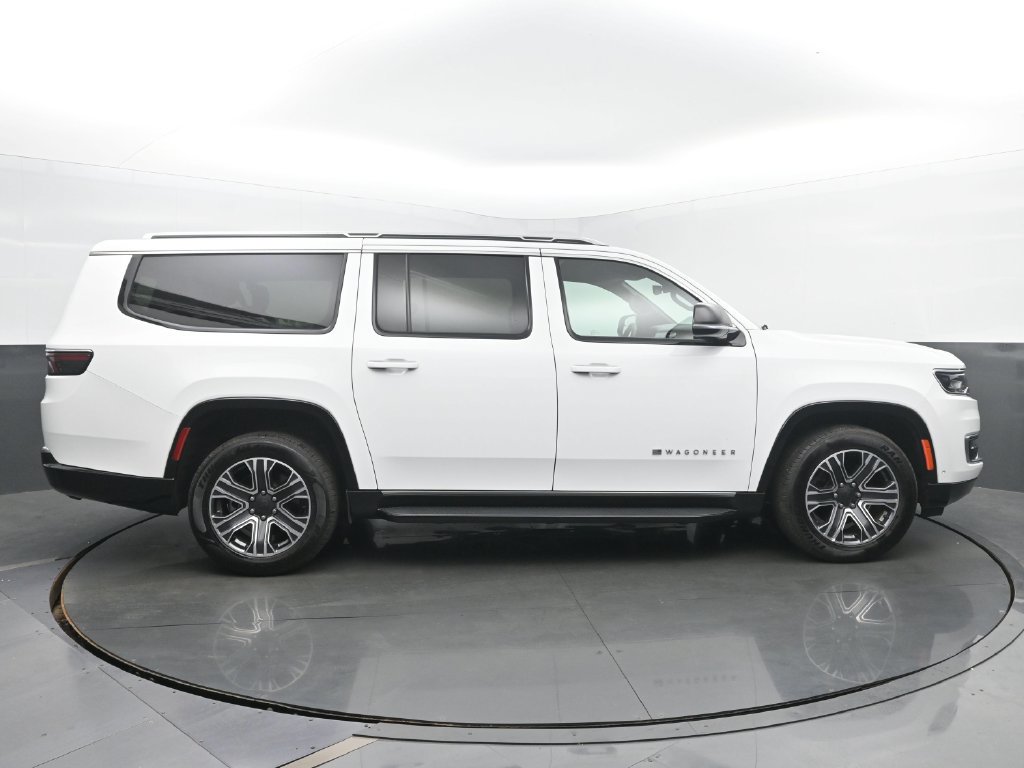 Used 2024 Jeep Wagoneer L Series II AWD/4WD image 7