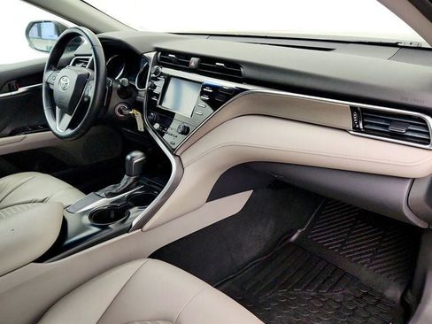 Used 2018 Toyota Camry SE w/ Moonroof Package FWD image 25