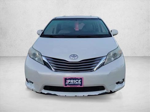 Used 2016 Toyota Sienna XLE image 2