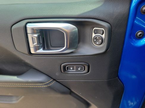 Used 2025 Jeep Wrangler Unlimited Sahara AWD/4WD image 23