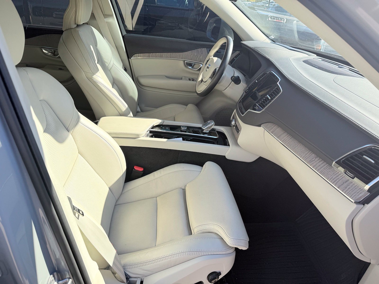 Used 2024 Volvo XC90 T8 Ultimate w/ Protection Package Premier AWD/4WD image 11