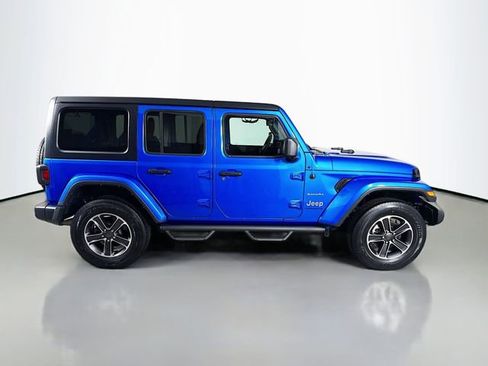 Used 2023 Jeep Wrangler Unlimited Sahara AWD/4WD image 5