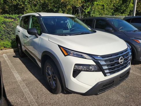 Used 2026 Nissan Rogue S FWD image 2