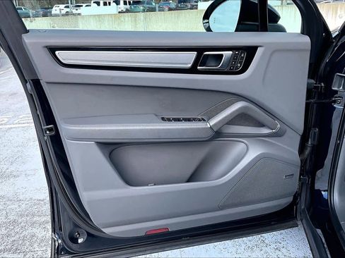 Used 2022 Porsche Cayenne S image 21