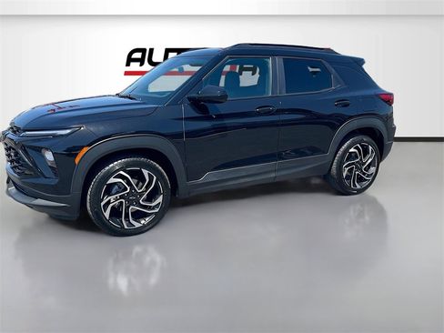 Used 2024 Chevrolet TrailBlazer RS w/ Driver Confidence Package image 3