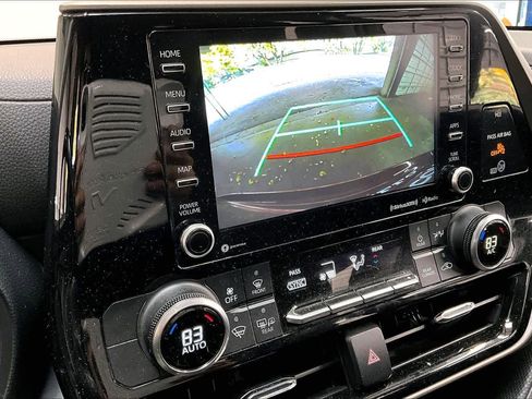 Used 2021 Toyota Highlander LE image 23