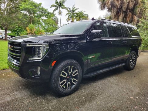 Used 2023 GMC Yukon XL AT4 AWD/4WD image 3