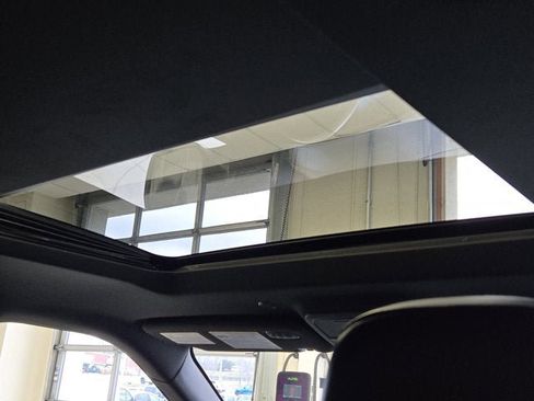 Used 2020 Ford Explorer Platinum w/ Premium Technology Package image 12