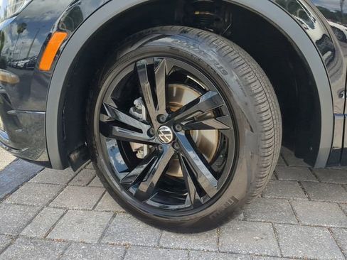 Certified 2023 Volkswagen Tiguan SE R-Line image 33