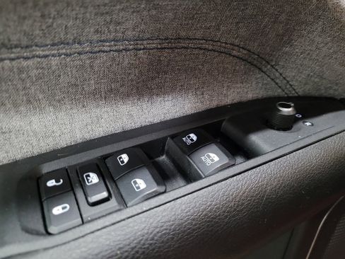 Used 2024 Jeep Compass Latitude image 27