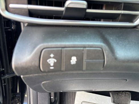 Used 2024 Hyundai Elantra Limited image 45