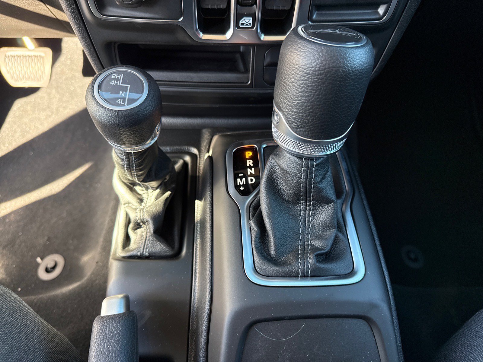 Used 2025 Jeep Gladiator Sport AWD/4WD image 12