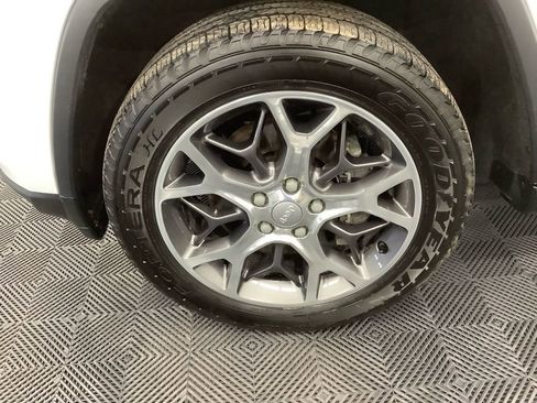 Used 2021 Jeep Grand Cherokee Limited AWD/4WD image 3