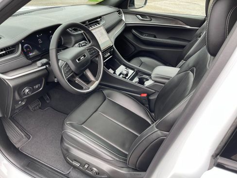 New 2025 Jeep Grand Cherokee L Limited w/ Luxury Tech Group II image 10