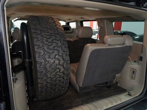 Used 2003 HUMMER H2 w/ Preferred Equipment Group image 35