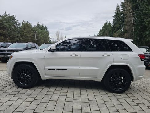 Used 2018 Jeep Grand Cherokee Altitude image 4