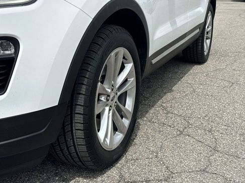Used 2018 Ford Explorer XLT w/ Equipment Group 202A AWD/4WD image 19