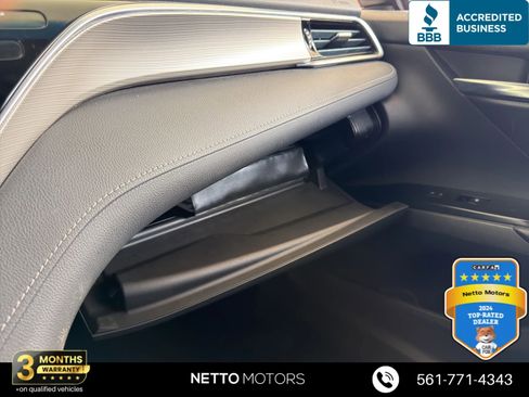 Used 2018 Toyota Camry SE w/ Moonroof Package FWD image 31