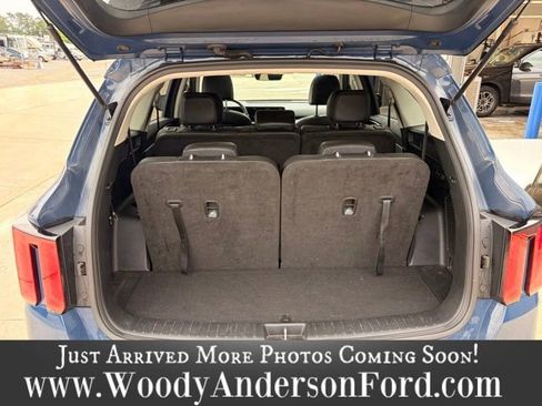 Used 2024 Kia Sorento S w/ Panoramic Sunroof Package FWD image 6