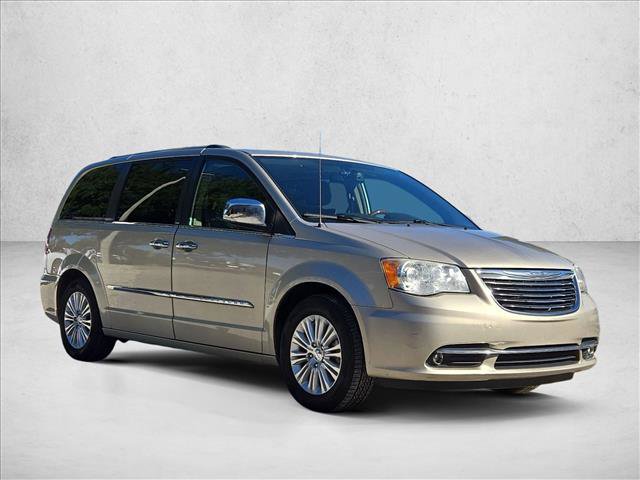 Used 2013 Chrysler Town & Country Limited w/ Luxury Group FWD image 3