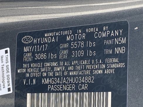 Used 2017 Genesis G90 3.3T Premium image 31