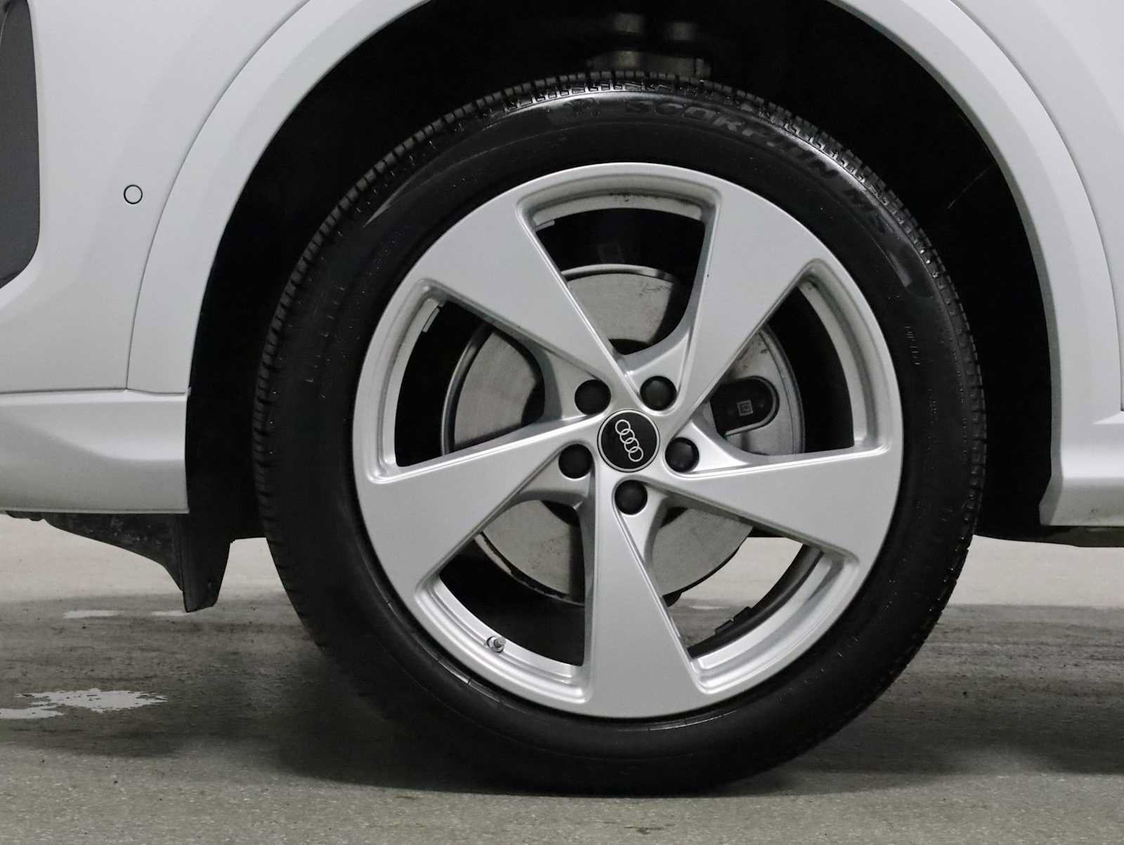 Certified 2025 Audi Q5 Premium AWD/4WD image 38