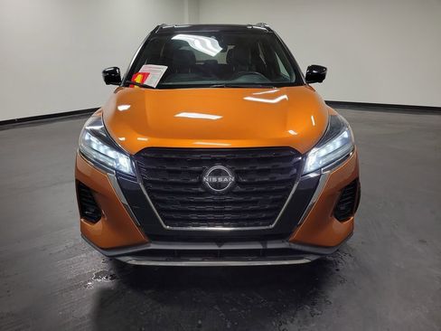 Used 2022 Nissan Kicks SR w/ Premium Package image 3