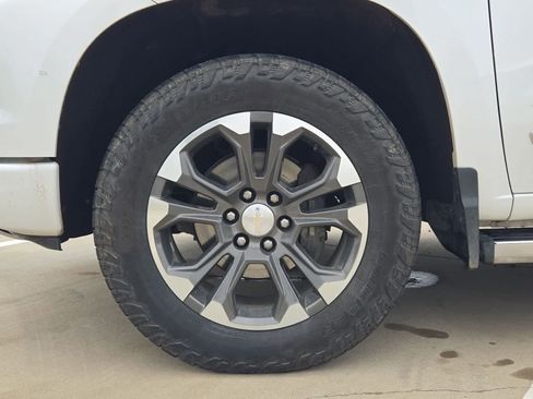 Used 2023 Chevrolet Silverado 1500 High Country w/ Technology Package AWD/4WD image 12