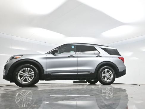 Used 2022 Ford Explorer XLT RWD image 7